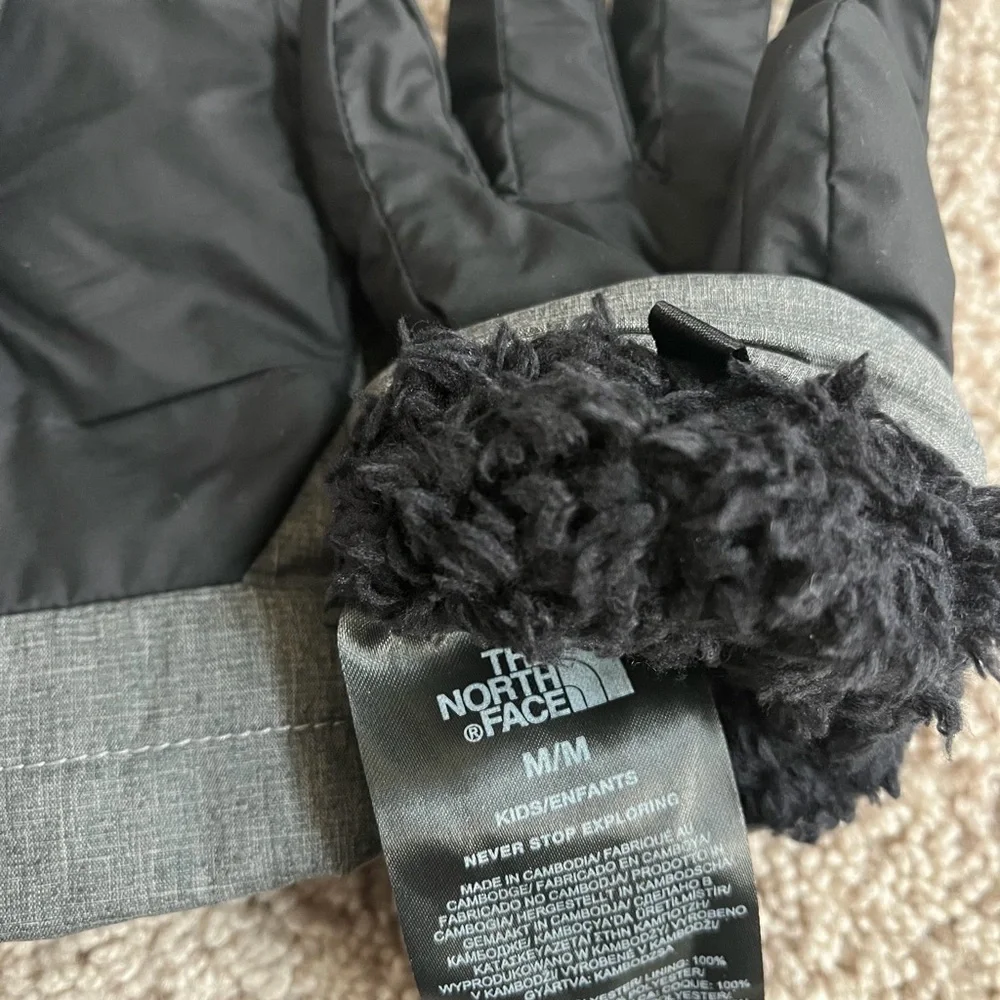 The North Face Black and Gray Kids Winter Gloves Size M